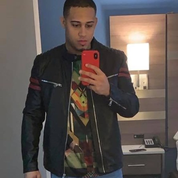 Meet your Posher, Wilson - Picture 1 of 1